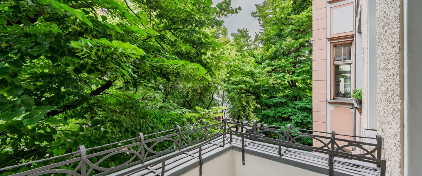 Grüner Ausblick vom Balkon