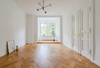 Zimmer mit Fischgrätparkett 