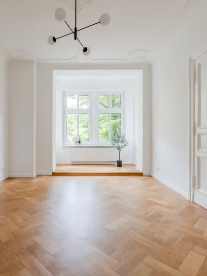 Zimmer mit Fischgrätparkett 